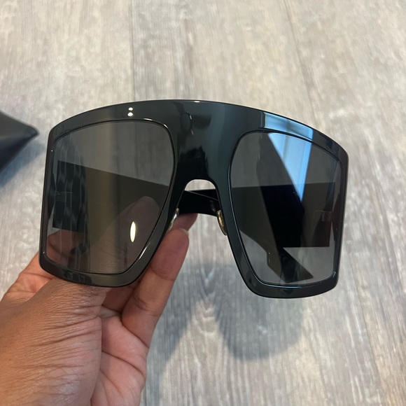 Worn once. Has a small scratch that’s pictured on the frame - Picture 2 of 7